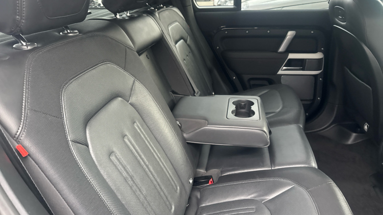 Land Rover Defender 3.0 D250 X-Dynamic SE 110 5dr Auto Diesel Estate